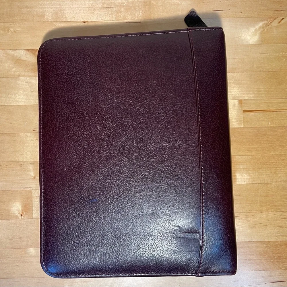 Franklin Quest Top Grain Burgundy Leather Binder with zipper closure